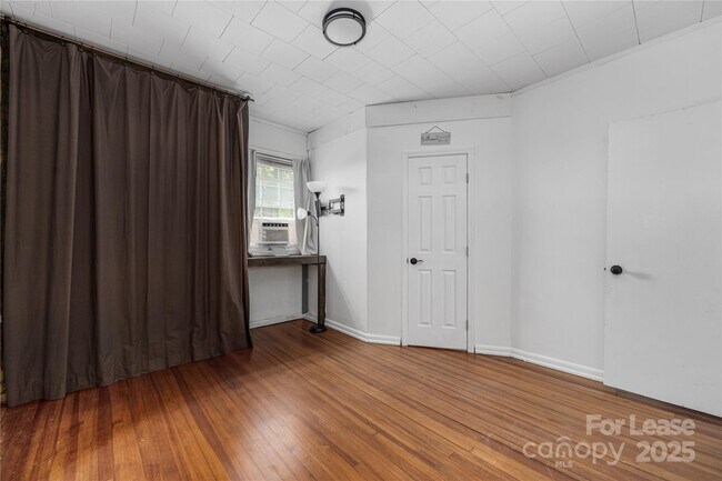 Building Photo - 387 Woodlawn Ave