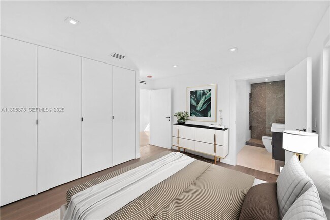 Building Photo - 120 NE 49th St