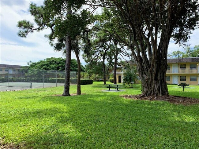 Building Photo - 5180 NE 6th Ave