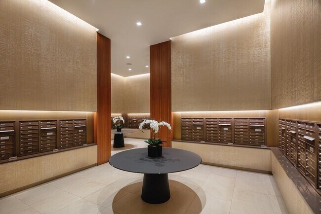 Building Photo - 99 Hudson St