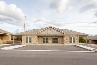 Building Photo - 104 Bentbrook Pl