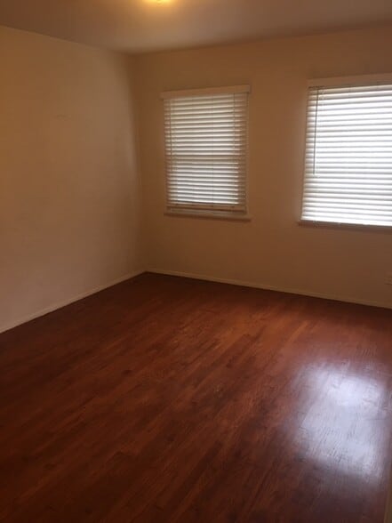 Building Photo - 8928 Ramsgate Ave