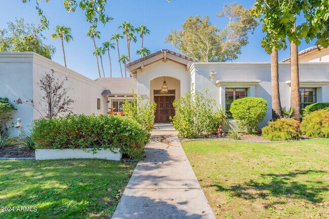 Building Photo - 8257 E Del Cadena Dr