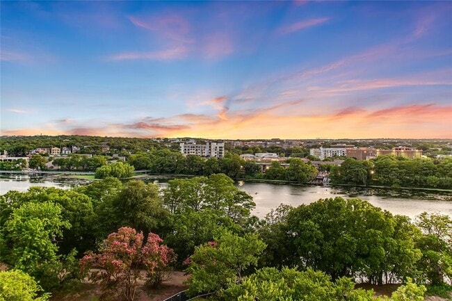 Building Photo - 54 Rainey St