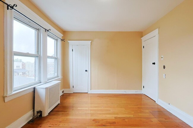 Building Photo - 711 74th St