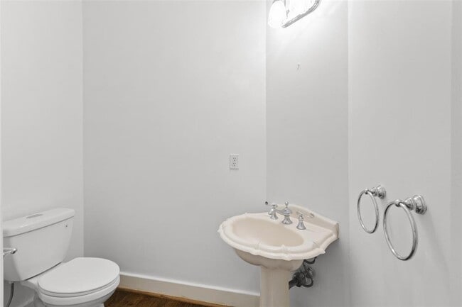 Building Photo - 6406 Rodrigo St