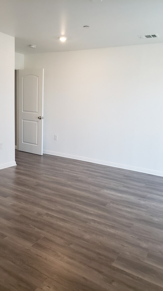 Building Photo - 2057 W Florence Ave