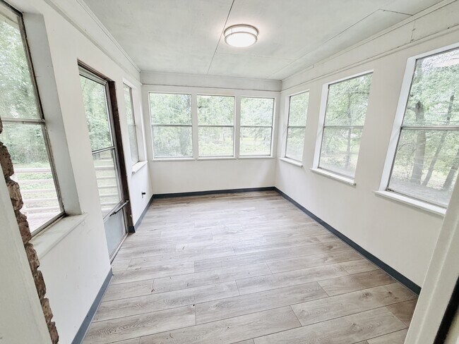 Building Photo - 7905 Castleton Ln