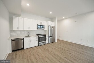 Building Photo - 1325 N Lee St