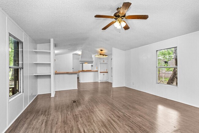 Building Photo - 19339 Forest Ln Cir