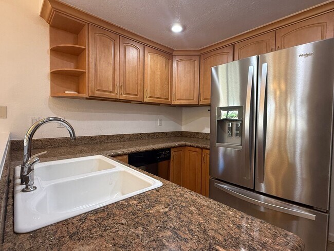 Building Photo - Cozy 3 Bedroom 2 Bath home located conveniently in San Jose