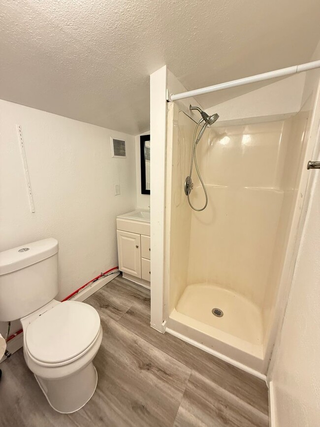 Building Photo - 918 Summit St