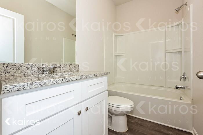 Building Photo - 7000 Pinehurst Way N