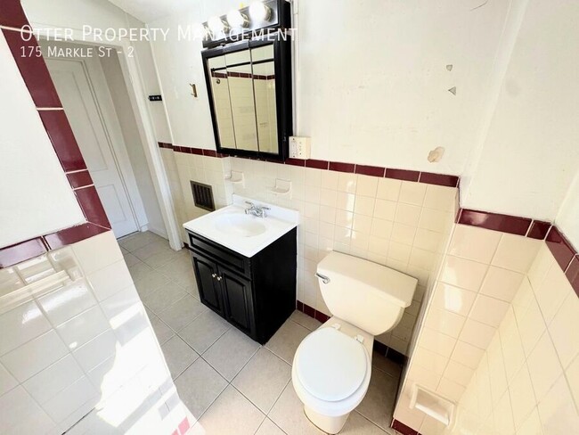 Building Photo - 3BR/2BA Spacious Manayunk Apt with Washer/...