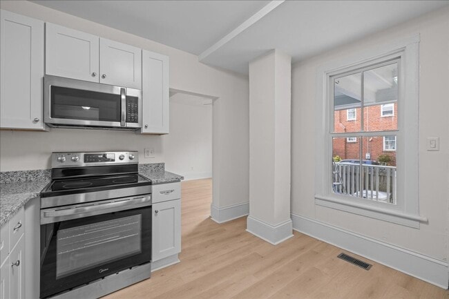 Building Photo - 258 Douglas Ave