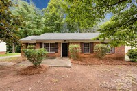 Building Photo - 4713 Belle Plaine Dr