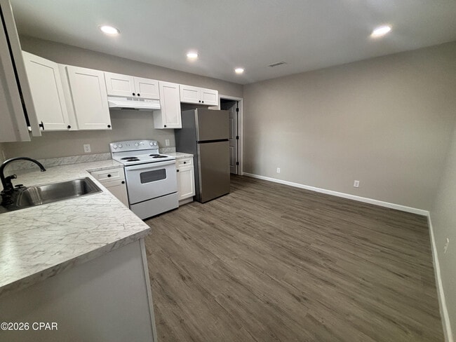 Building Photo - 4105 W 22nd St