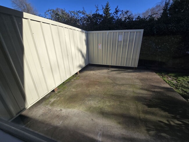 Building Photo - 873 NE Alameda Ave