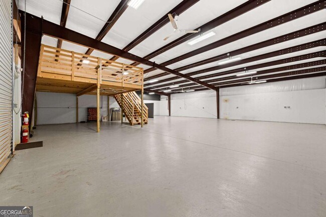 Building Photo - 221 Columbus Dr