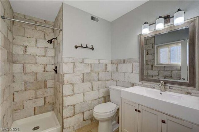 Building Photo - 4044 Pepe Cir