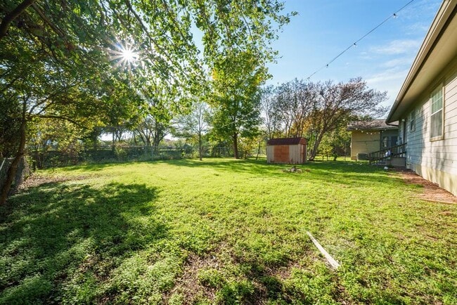 Building Photo - 1403 Broadmoor Dr