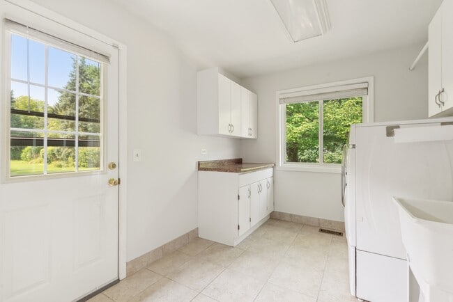 Building Photo - 1205 Brian Cir