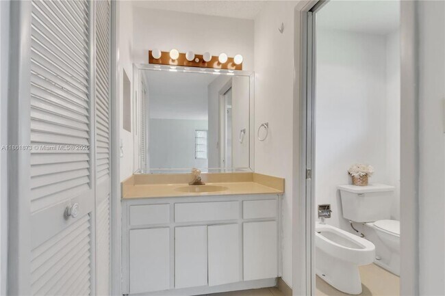 Building Photo - 4585 SW 87th Ave