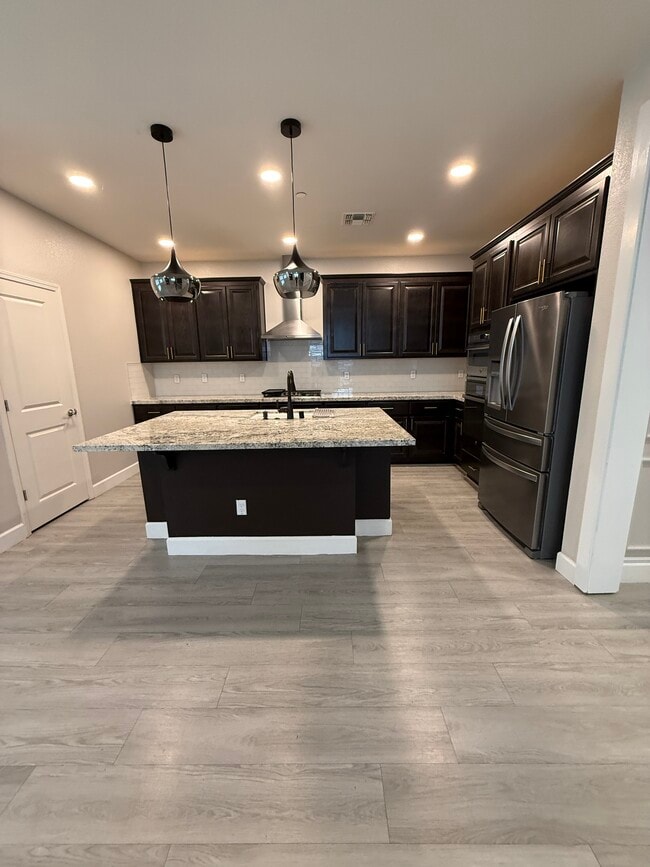 Building Photo - 2324 Henri Ln