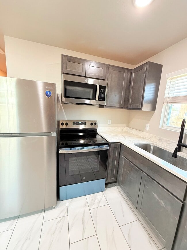 Building Photo - 5909 NW 40th St