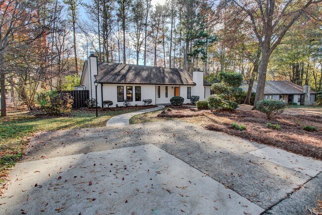 Building Photo - 1010 Mathews Ct