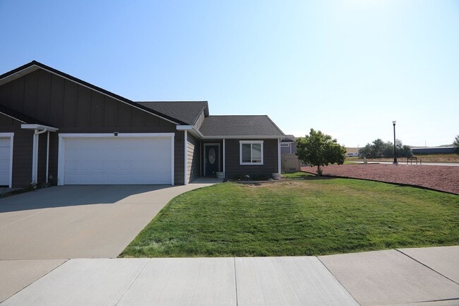 Building Photo - 810 Pinyon PL