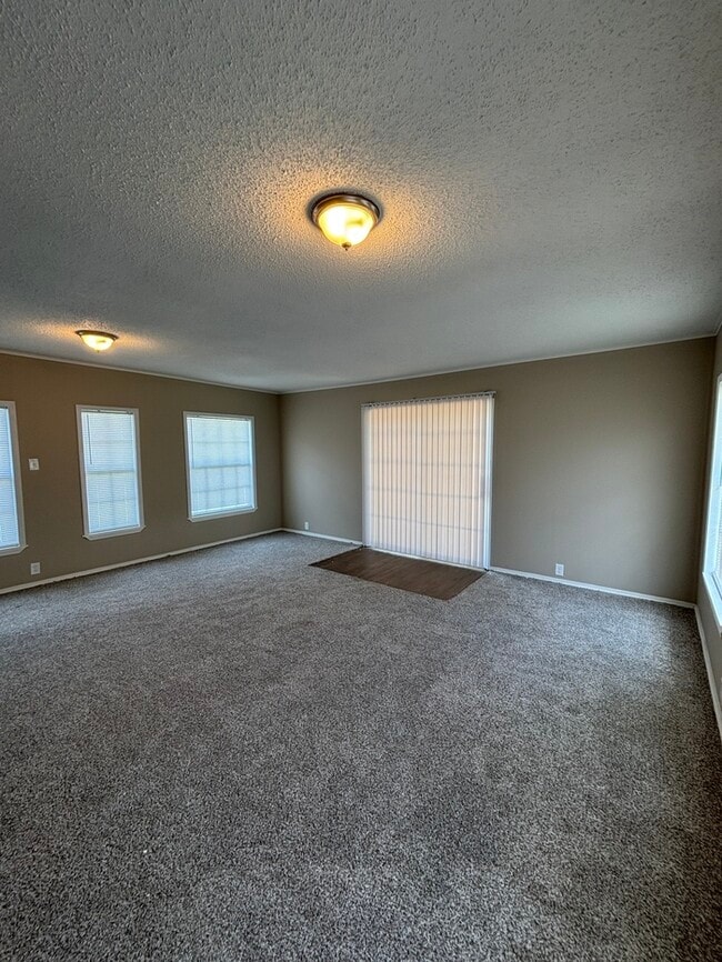 Building Photo - 12 Tripp St