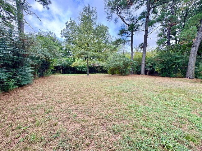 Building Photo - 3119 Queensgate Ave