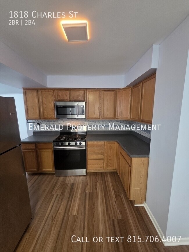 Building Photo - 1818 Charles St