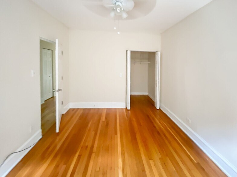 Building Photo - 1607 W Berteau Ave