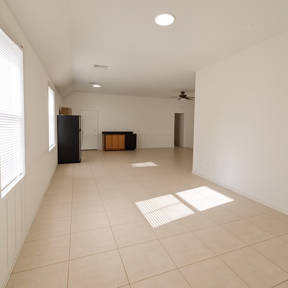 Entryway - 11111 Country River Dr