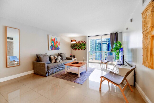 Building Photo - 1200 Brickell Bay Dr