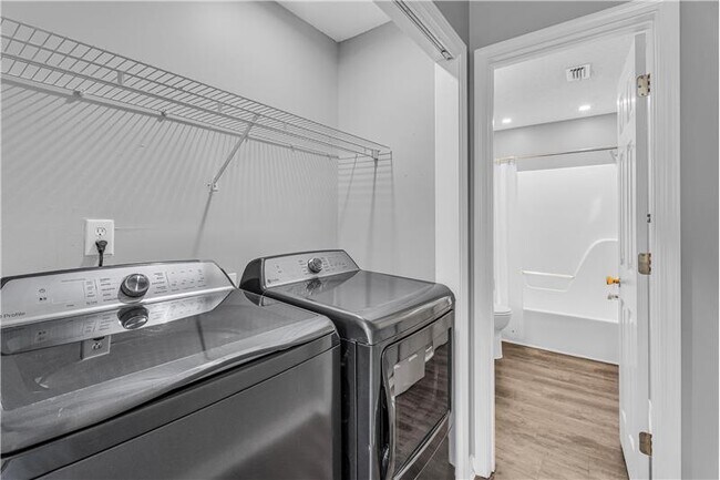 Building Photo - 68 Summer Oaks Dr