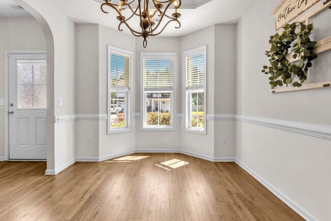 Building Photo - 4 bedroom 2.5 bathroom home close to beaches, shopping, and Marine Corps Bases.