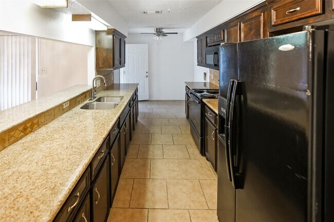 Building Photo - 2107 Hazlitt Dr