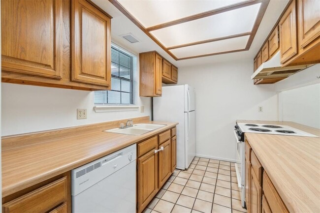 Building Photo - 727 Rockridge Cir