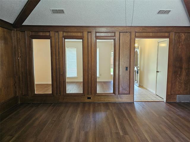 Building Photo - 812 Rush Creek Dr