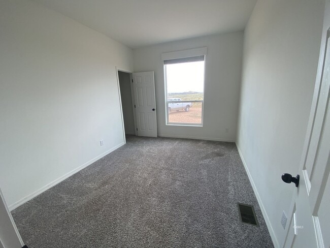 Building Photo - 2255 S Hopi Dr