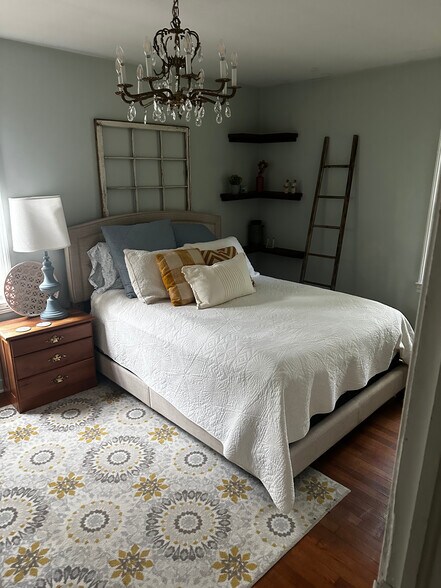 Building Photo - 1334 Columbia Dr