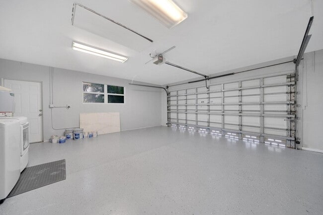 Building Photo - 4021 Bayview Dr