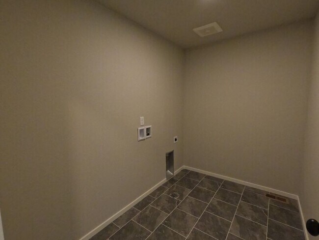 Building Photo - 2814 Barnstormer St