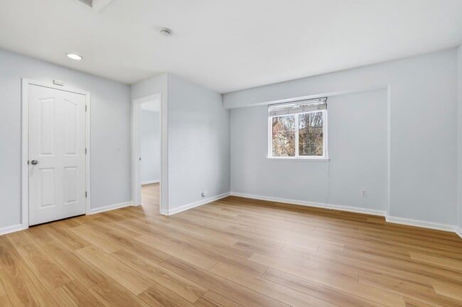 Building Photo - 11 Stony Hill Pl