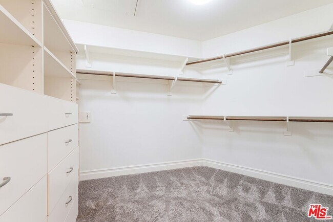 Building Photo - 6241 Crescent Park W