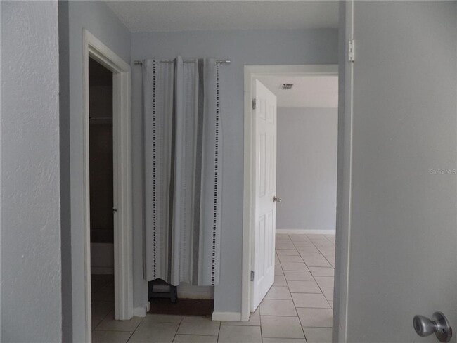 Building Photo - 6124 SW 10th Pl