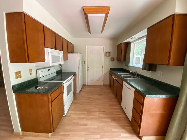 Building Photo - 705 Anita Dr